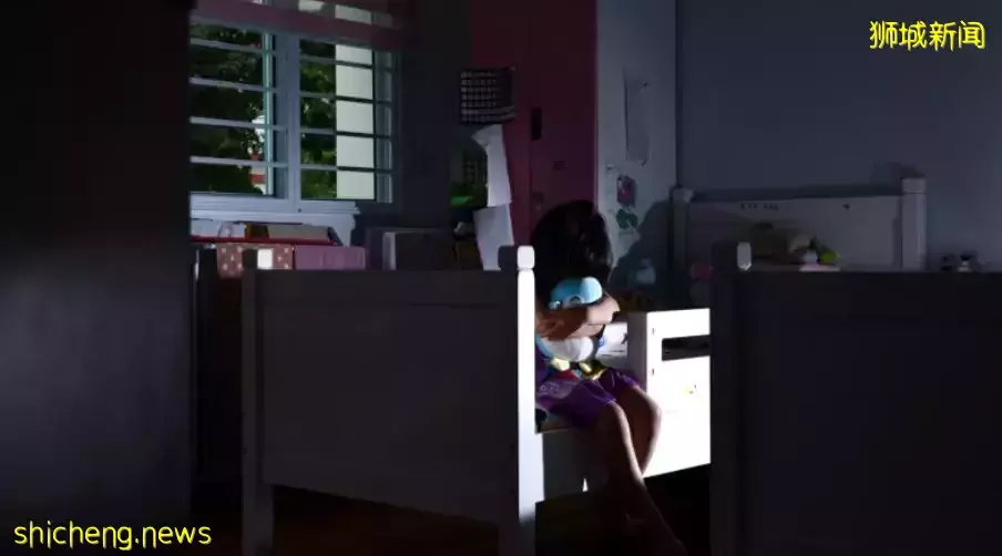 气愤!新加坡男子因多次强奸未成年女儿被被判入狱24年加24次杖刑