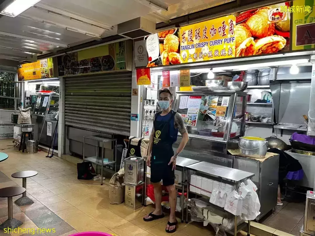 父母一退休速拆伙，两兄弟闹不合隔摊抢客，70年老字号米其林咖喱角摊位“闹双包”