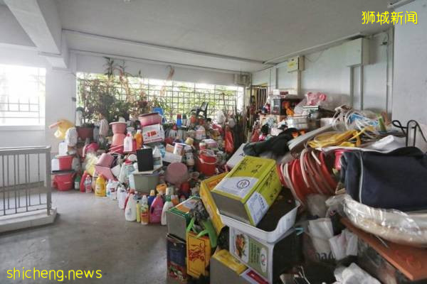 組屋單位內外堆垃圾 鄰居怕引火患