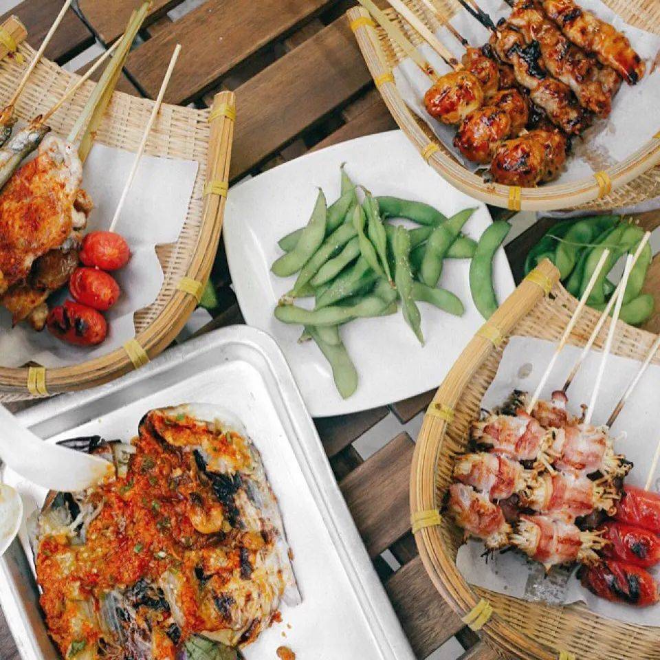 昨晚，我們在新加坡芽籠紅燈區吃雞，是怎樣一種體驗