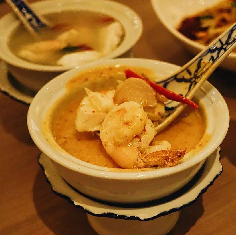 狮城的雨季来一口热辣暖胃的“冬阴功汤”，整个人仿佛回到泰国