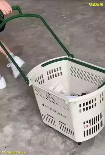 新加坡這所學校居然不讓學生帶書包?學生們妖孽操作太贊啦