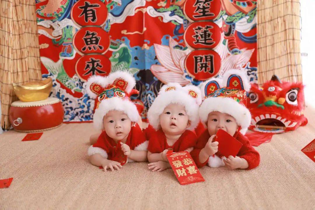 “3000万分之一的幸运！我成为了新加坡龙凤3胞胎的妈妈！”