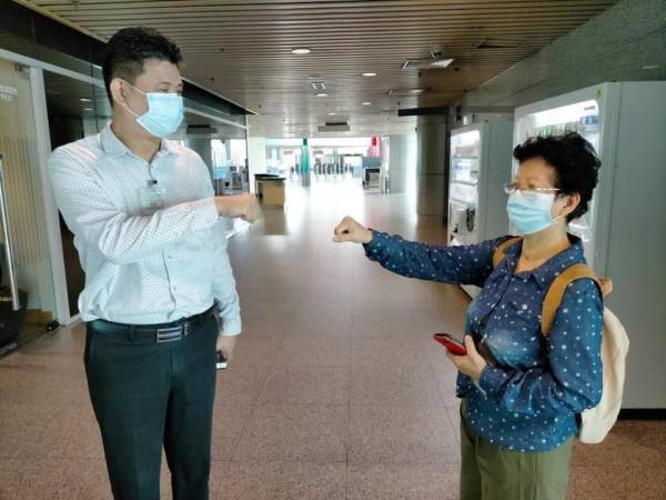 ◤肺炎疫情◢疫情阻不了親人團聚 鄒裕豪曾笳恩助越堤