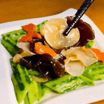 狮城港式粤菜四大名厨之一,坐镇新加坡河畔20年老字号,为你带来惊喜和福利