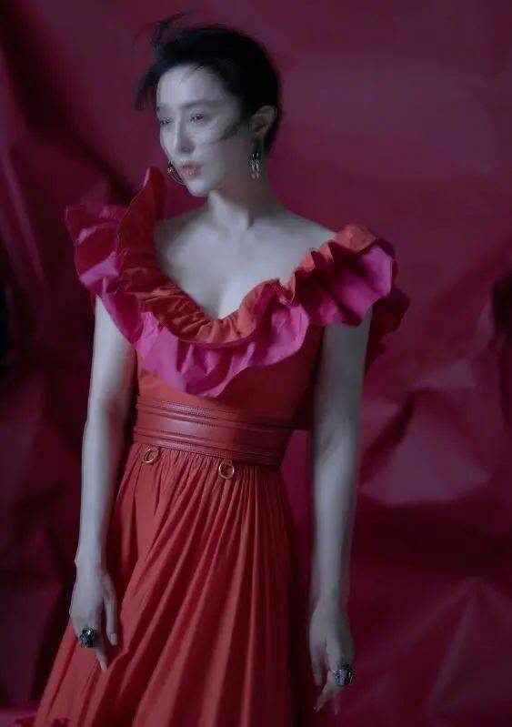 范冰冰罕见大尺度,登新加坡杂志,好身材太劲爆