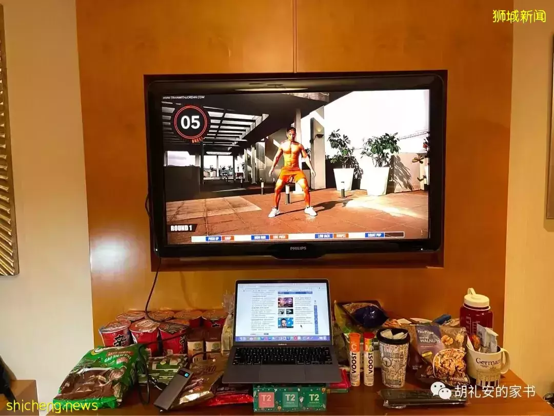 “从新加坡回到上海,封锁一再延长,我被卷入了这场前所未有的大事件”