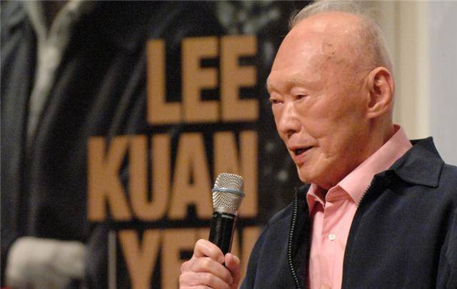 华语为何不能作为新加坡国语?李光耀:那会是个错误