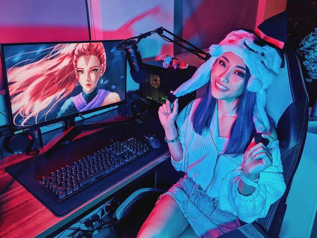 吃瓜~27歲新加坡前環球小姐,因盜刷銀行卡或將入獄2個月