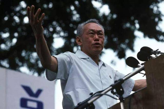 华裔领袖李光耀：从孤岛到亚洲四小龙，他是怎样带领新加坡逆袭的