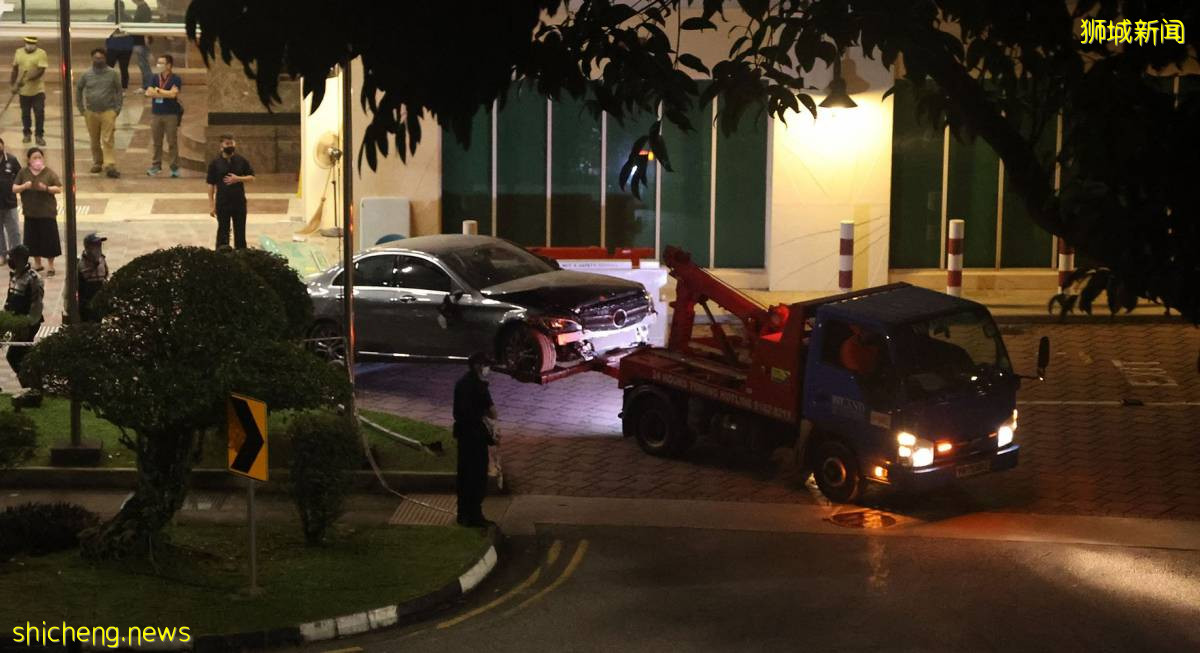 七旬伯疑踩错油门 马赛地撞入俱乐部