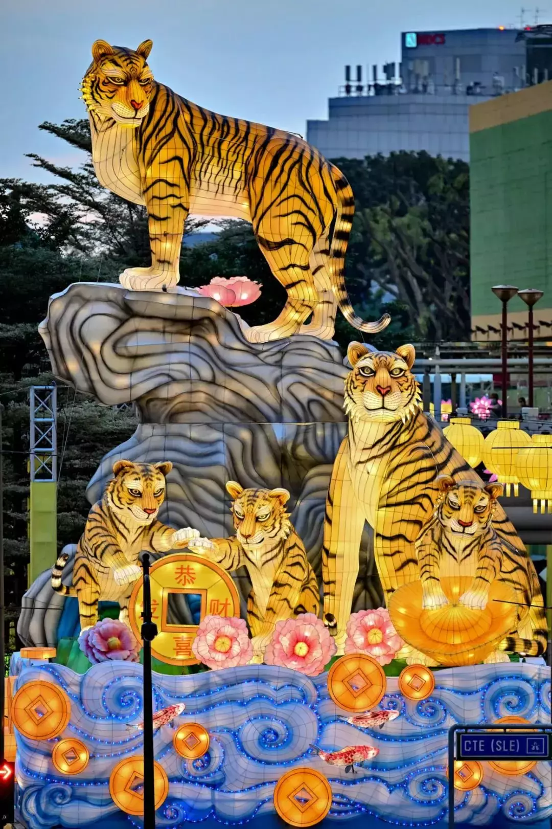 新加坡過年比中國還熱鬧！搶頭香、換新鈔、送橘子……你還知道哪些習俗