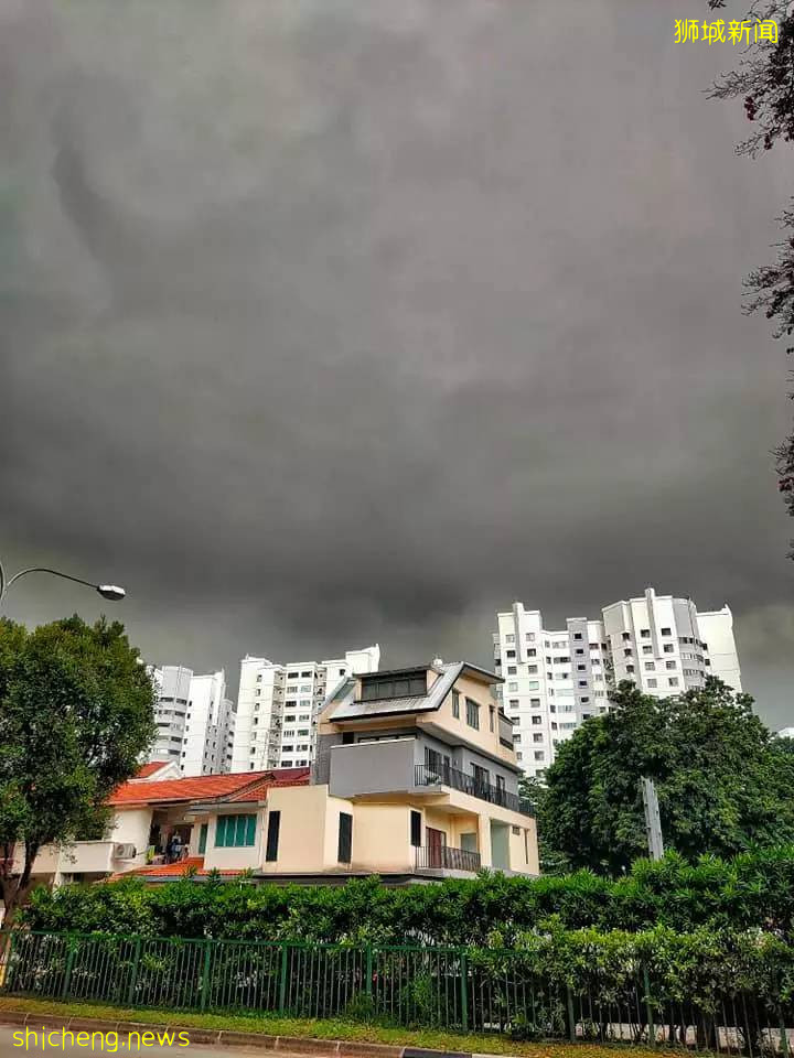 实拍新加坡奇异天象!黑云压境,闪电从天劈下