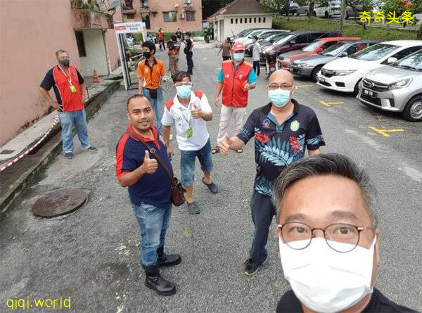 ◤行動管制◢ 組屋一人確診 州議員連續兩天帶隊消毒 !