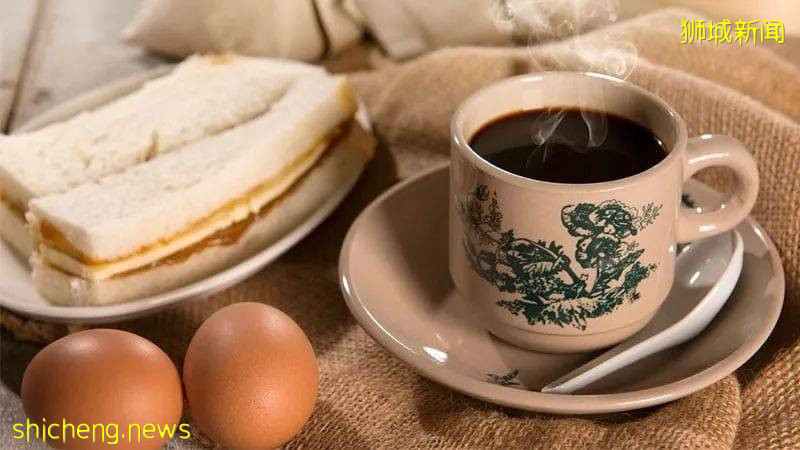 在新加坡,没有一个塑料袋逃的出被咖啡打包的命运