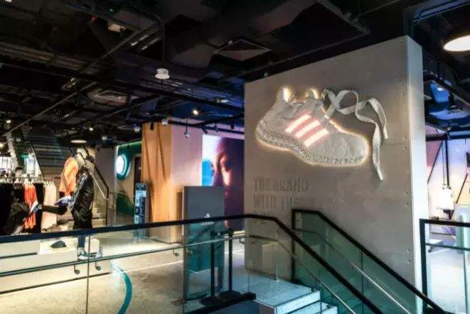 购购购!号称新加坡最大阿迪达斯新店开业