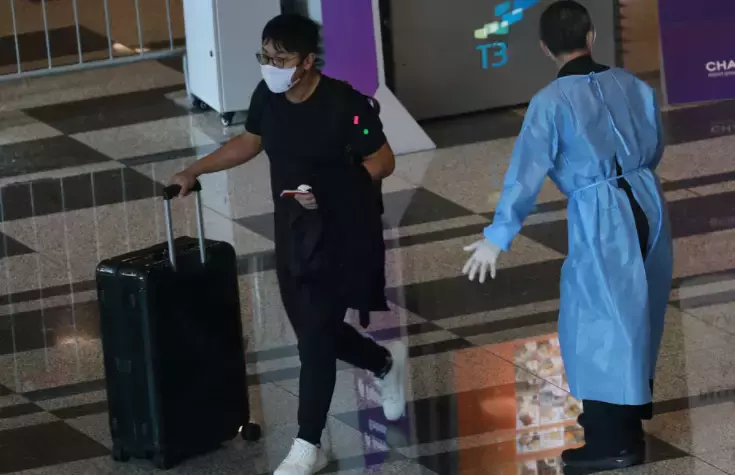 密接者已入境!新加坡会再收紧社交人数、堂食吗?世卫:封锁无法阻止奥密克戎传播