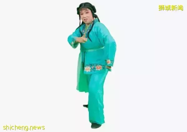 讨外婆开心 少年3岁起唱潮剧