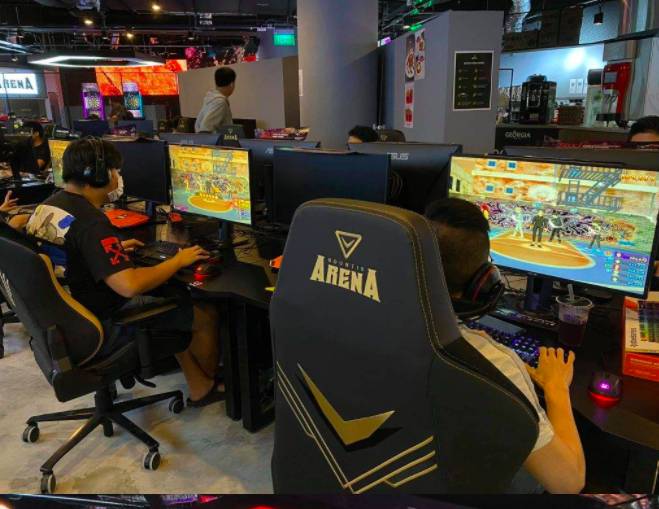 坡島夜生活出行指南！90s旱冰Disco club、室內mini高爾夫bar、高能版密室逃脫等你來玩