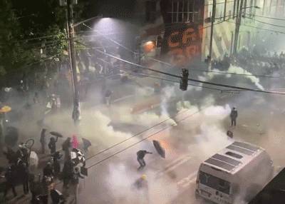 突发!这个国家再陷暴乱!枪手疯狂扫射!新加坡种族为什么不乱