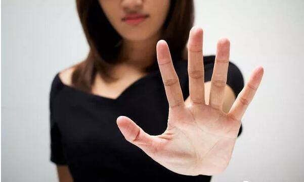 新加坡大二学生怀孕遭甩，不愿堕胎的她该何去何从