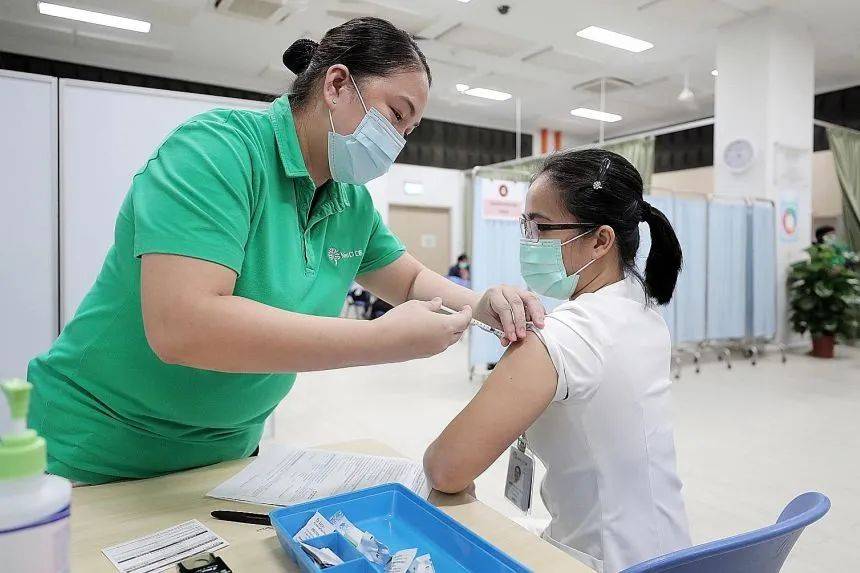李顯龍:打完疫苗這幾天感覺良好!收到這個簡訊,就輪到你了
