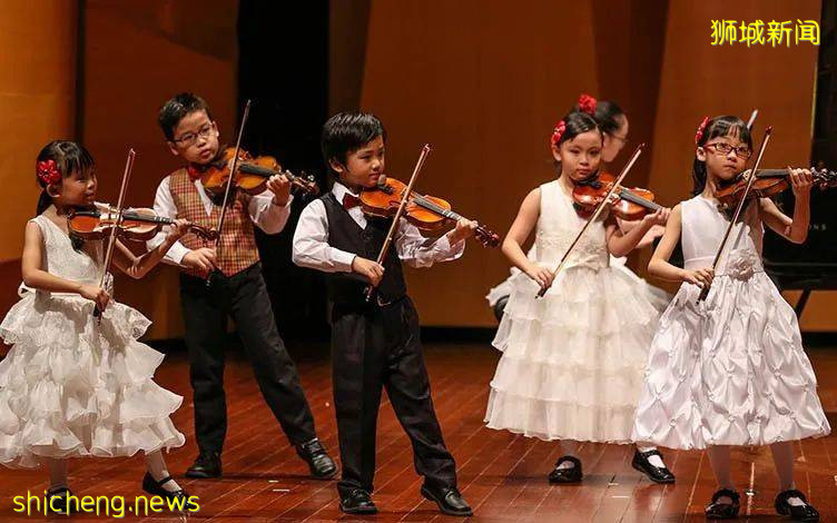 一年一度！新加坡家長都在這裏通宵打地鋪排隊，到底在搶啥