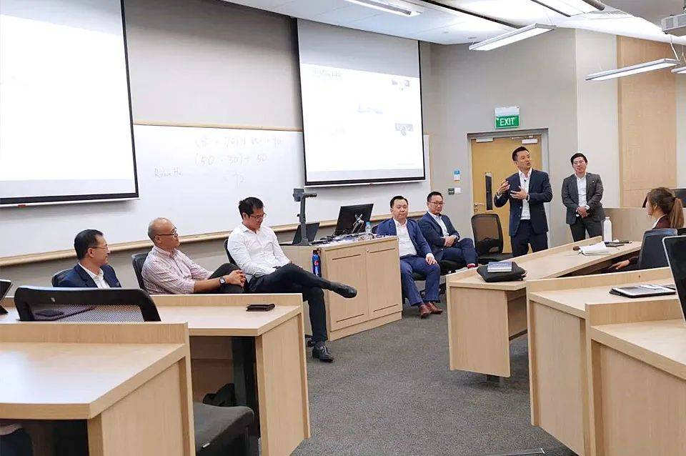 15岁的他,独自踏上了前往新加坡的求学之路