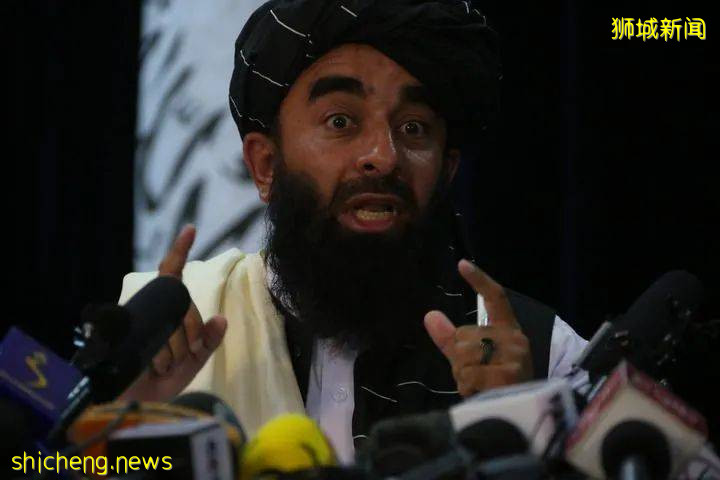 李光耀又“神預言”了美國和阿富汗？一夜變天！難民扒飛機高空跌落，自拍視頻曝光