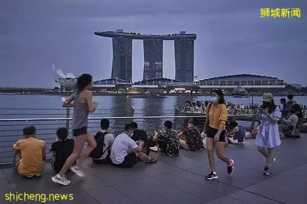 新加坡经济险陷萎缩  收紧政策 新元再升值