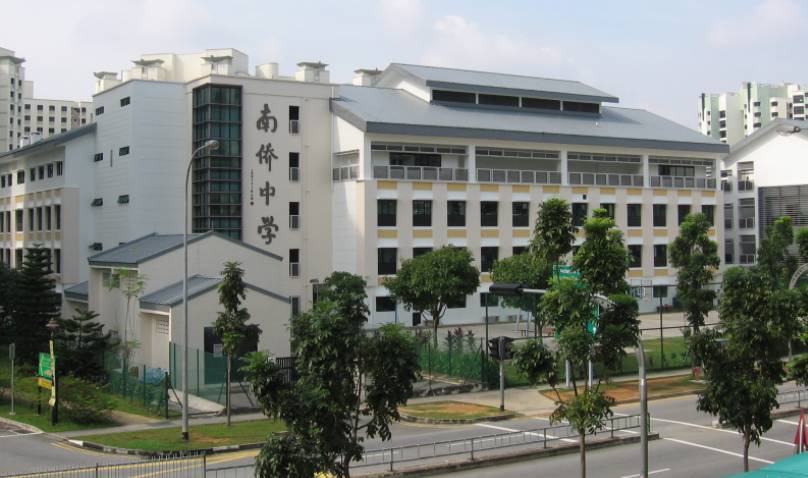 新加坡南侨中学开办华文语文特选课程，庆祝74周年校庆