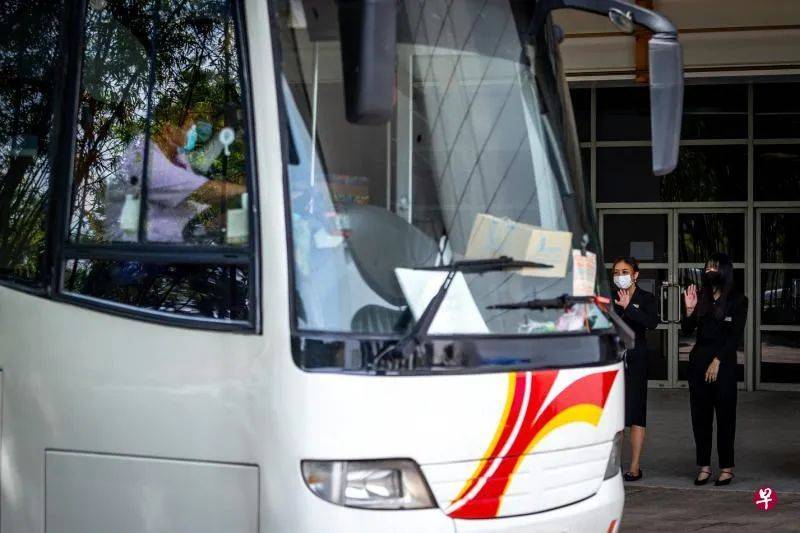 她,套上一身黑从夜店转战这份高贵的职业,如同破茧而出的蝴蝶