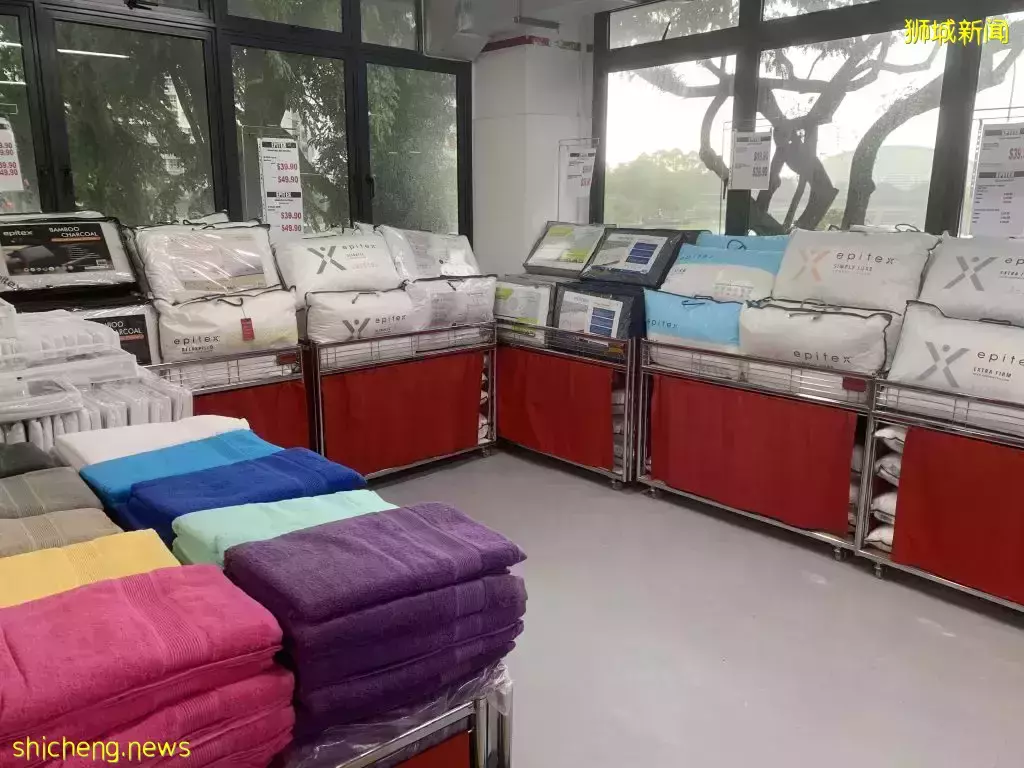 裝修清倉大甩賣！ Four Star旗艦店全場床品、沙發折扣高達80%💥 五星級酒店同款枕頭、抱枕僅售S$9.90