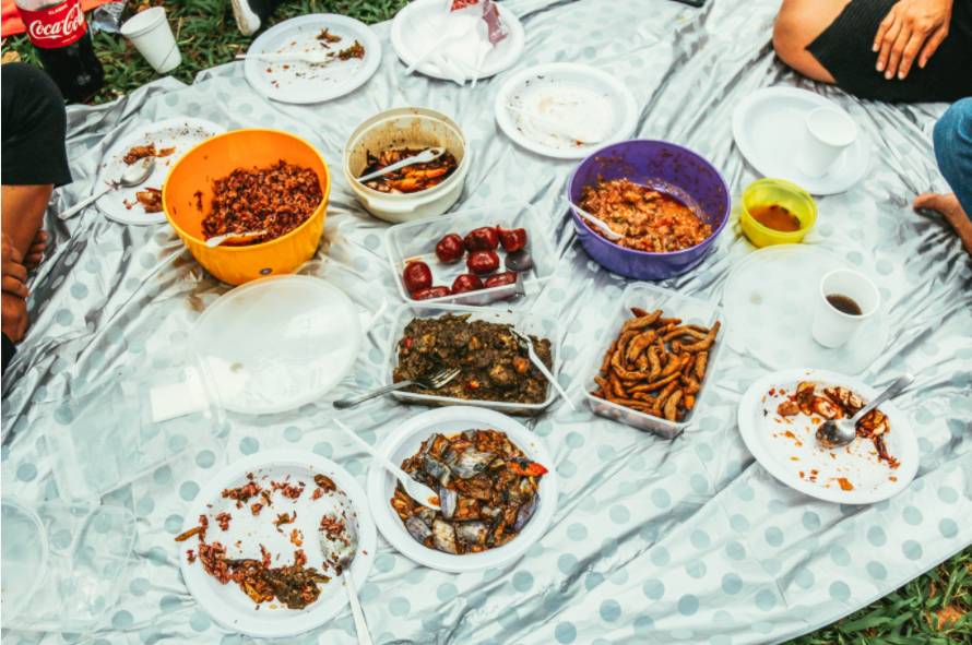 新加坡一处公寓规定:禁止女佣使用公共设施,否则将被驱逐