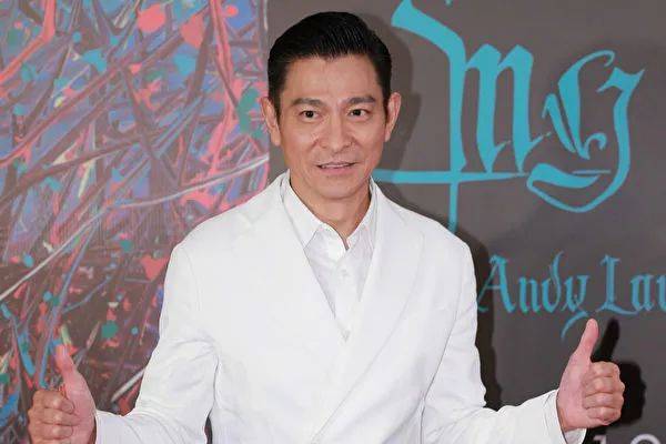 林俊杰变成粉丝在新加坡追星，视频刷屏了