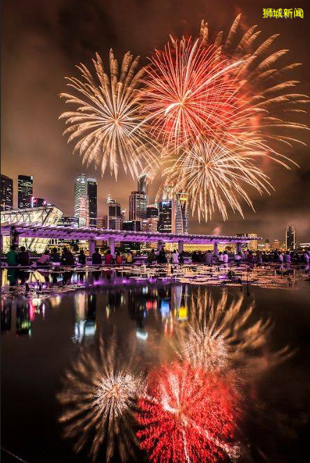 “因爲疫情,你們最終都離開了新加坡!我決定還是留下~”