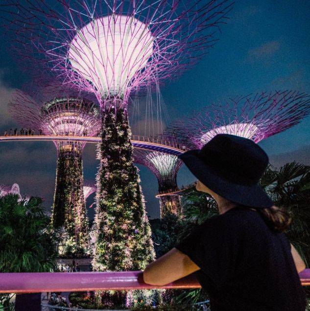 每年，竟有20万人离开了新加坡