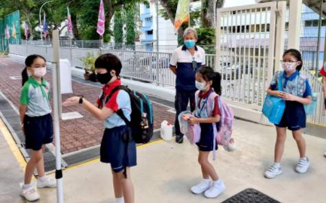 新加坡教師節,七名教師獲卓越教師總統獎,教育部表示將改善教師工作環境