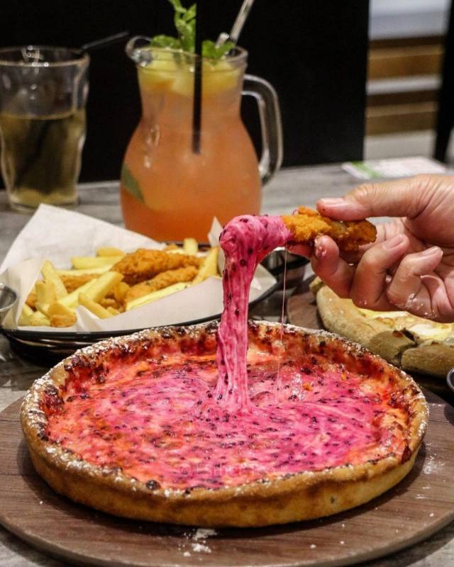 Pizza Maru韓式披薩餐廳🍕 聖誕節限定版粉色披薩，粉紅芝士+超長拉絲🧀 披薩鐵粉一口淪陷