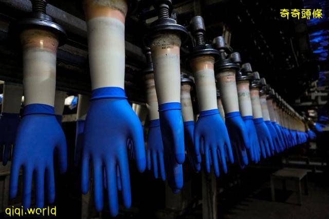 疫情之下马来西亚手套制造商赚翻了，还有两位成了新晋亿万富翁