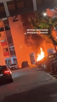 火光冲天、爆炸巨响!新加坡露天停车场突然起火,惊人