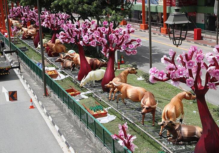 長相“不倫不類”如“怪物” 牛車水新春燈飾 又引熱議