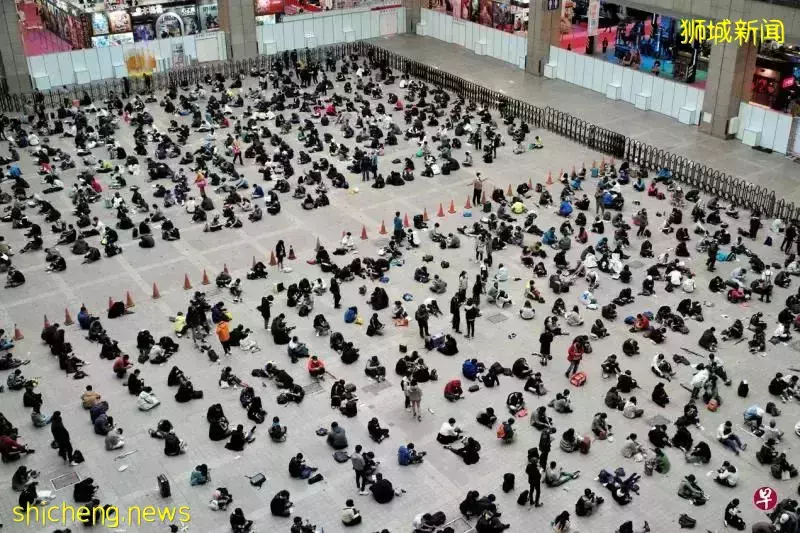 同一天新加坡、北京、香港、台北全民掀排隊狂潮,都是爲了啥