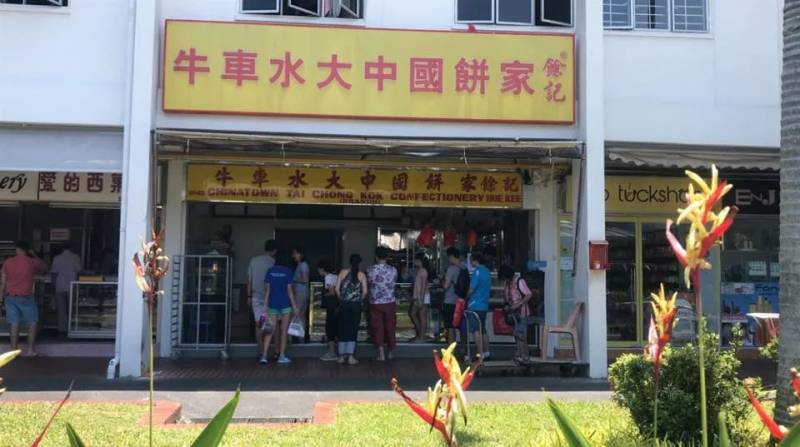 在新加坡月饼供不应求?监狱犯人帮忙制作!假名牌月饼出现