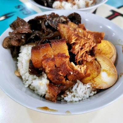 新加坡最好吃的鹵肉飯！！帶上你的味蕾假裝去台灣！！超正宗&amp;創新鹵肉飯全覆蓋