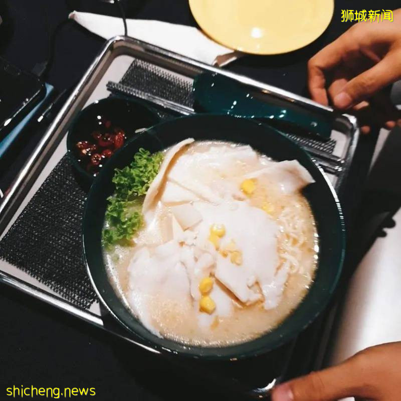 美食博主探店Symphony Cafe & Lounge 美食，美酒還有新加坡最迷人的夜景