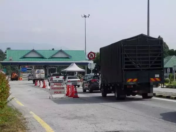 抢不到巴士票机票太贵 . 新马VTL暂冻结 部分游子不回乡