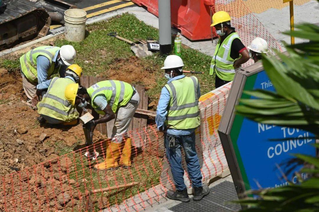 新加坡太缺人，組屋、地鐵線工程統統延期！准證PR審批開始“放水”