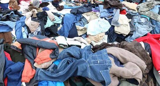 新加坡研究：衣服给地球带来巨大伤害！网友：这是让我光着？