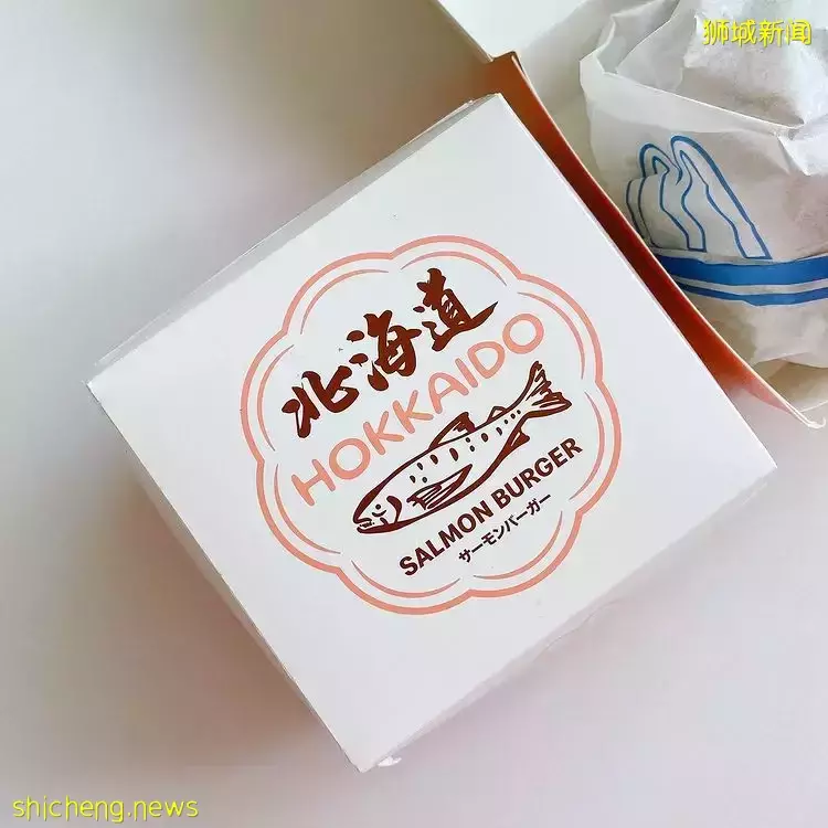 麦当劳北海道三文鱼汉堡回归！鲑鱼肉饼鲜味十足，淋上烤芝麻蛋黄酱更提味🍔 